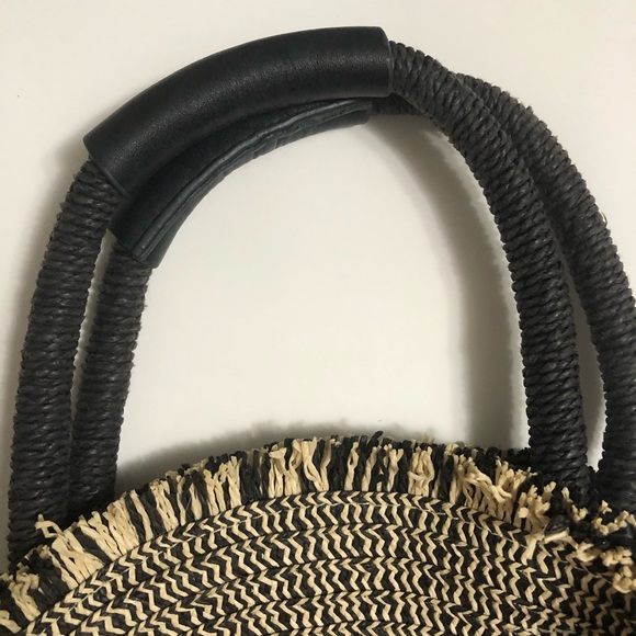 Certified vegan round woven straw tote - Picture 4 of 12